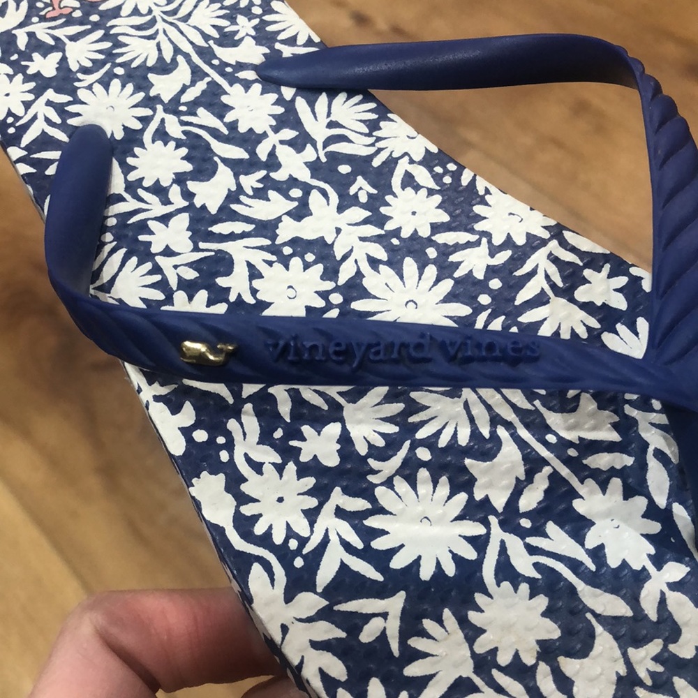 EUC Vineyard Vines Otomi Printed Sandals Flip Flops - Picture 3 of 6